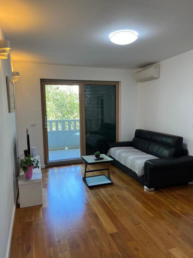 Aron Apartment *